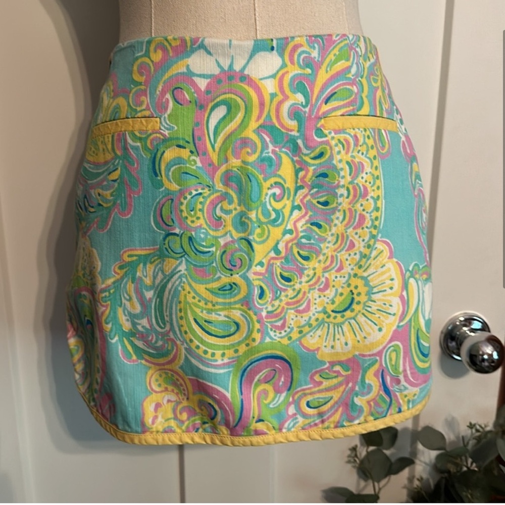 Lilly Pulitzer | Tierney | pastel | paisley | yellow trim | cotton | 00 | skort